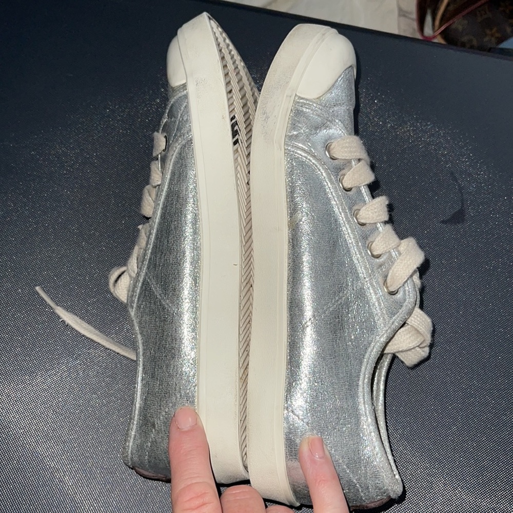 UGG Mikki Sterling Metallic Silver Low Top Sneakers youth Size 5 #1011823K - Picture 4 of 11